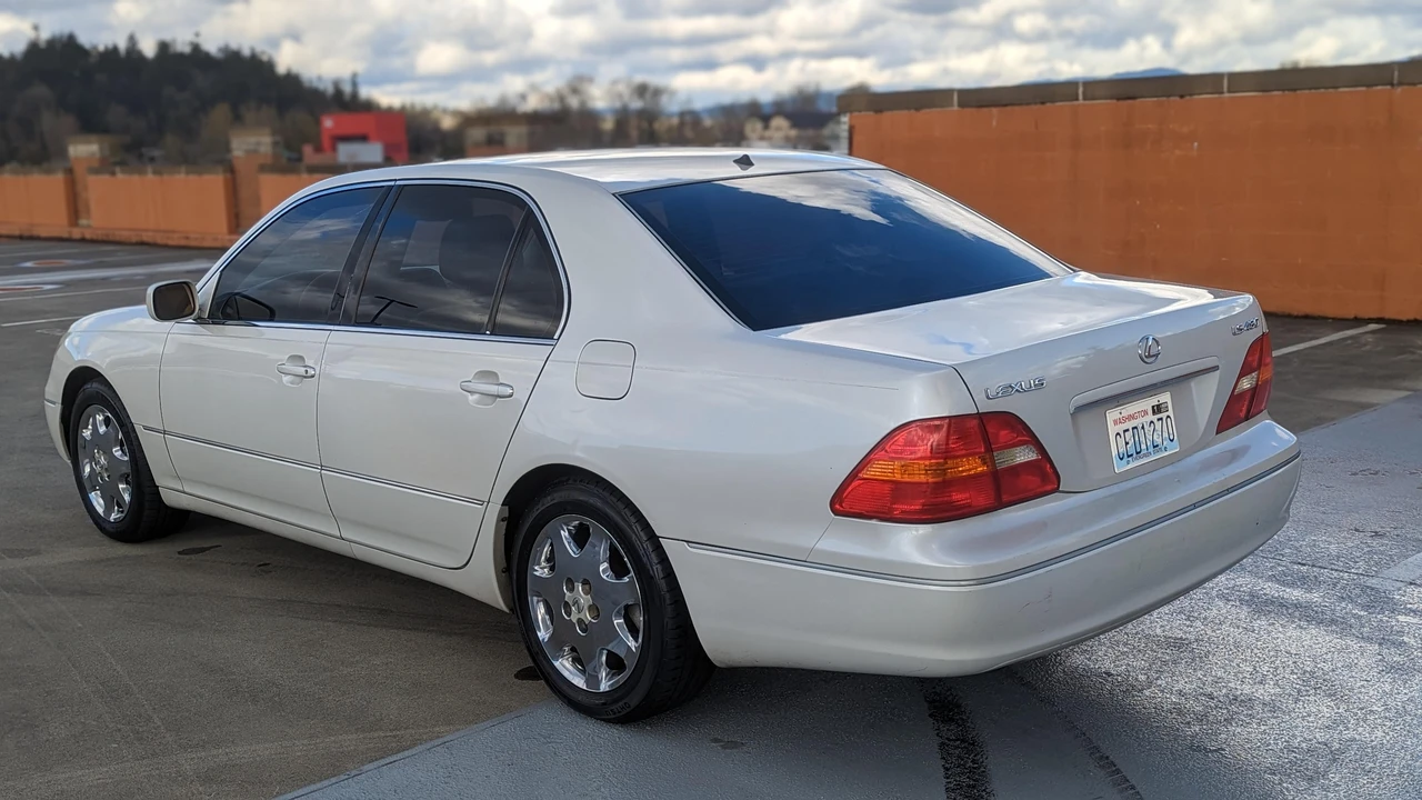 2001 Lexus LS 3rd Gen - Image 13 of 31