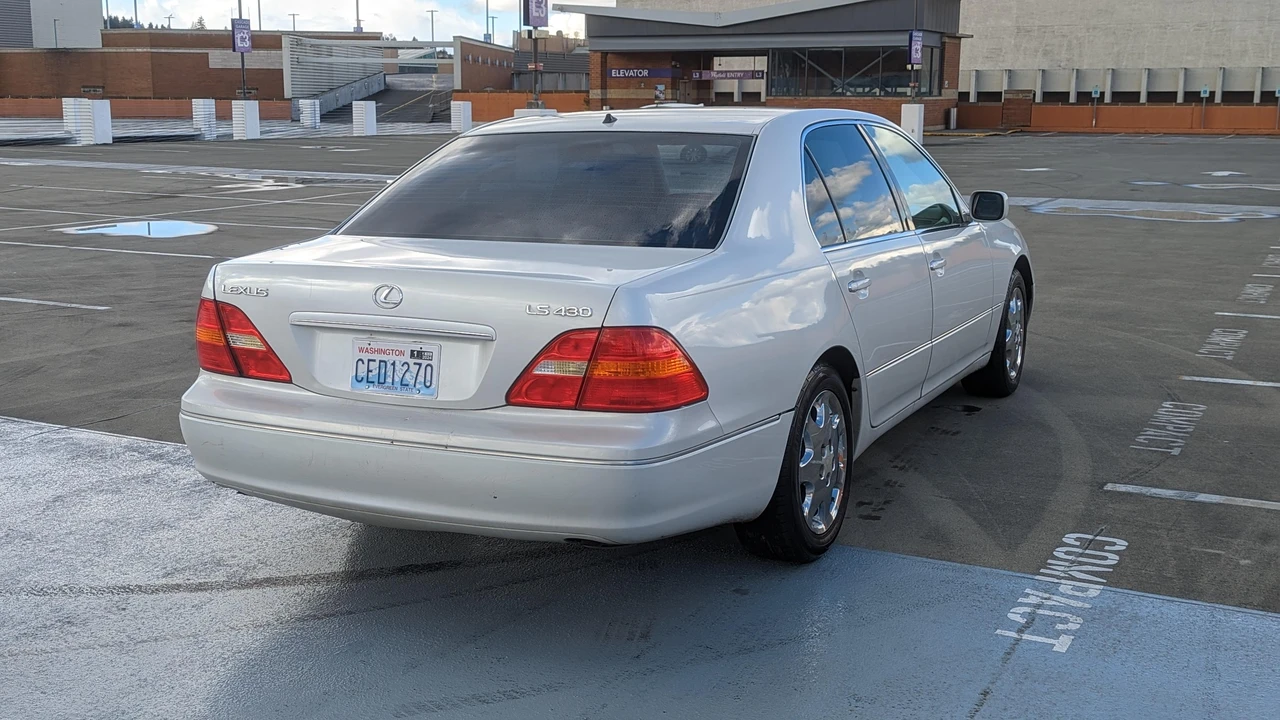 2001 Lexus LS 3rd Gen - Image 18 of 31