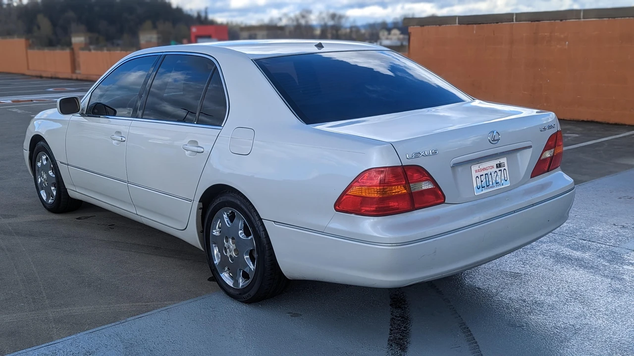 2001 Lexus LS 3rd Gen - Image 14 of 31
