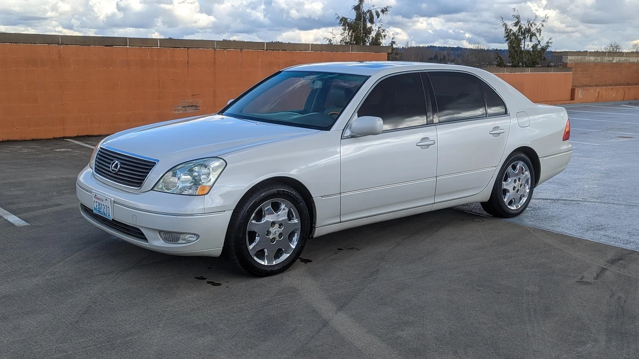 2001 Lexus LS 3rd Gen - Image 10 of 31