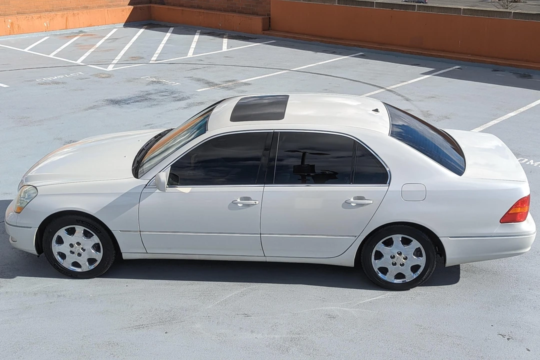 2001 Lexus LS 3rd Gen - Image 3 of 31