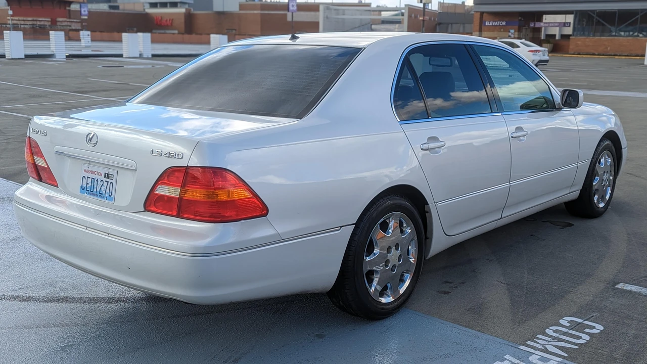 2001 Lexus LS 3rd Gen - Image 20 of 31