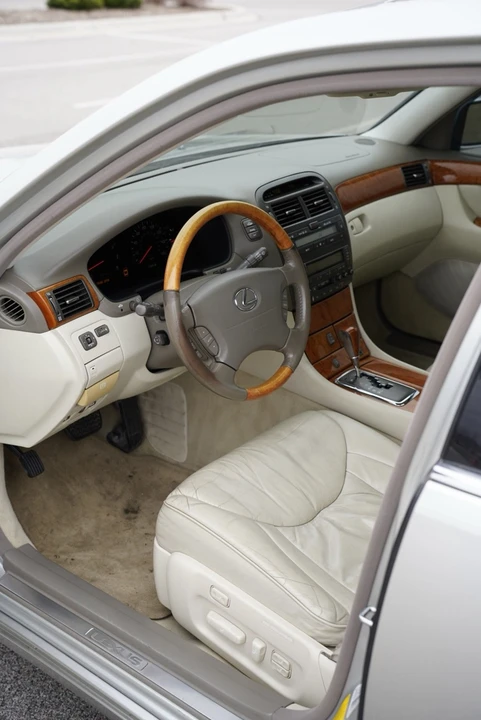 2001 Lexus LS 3rd Gen - Image 11 of 20