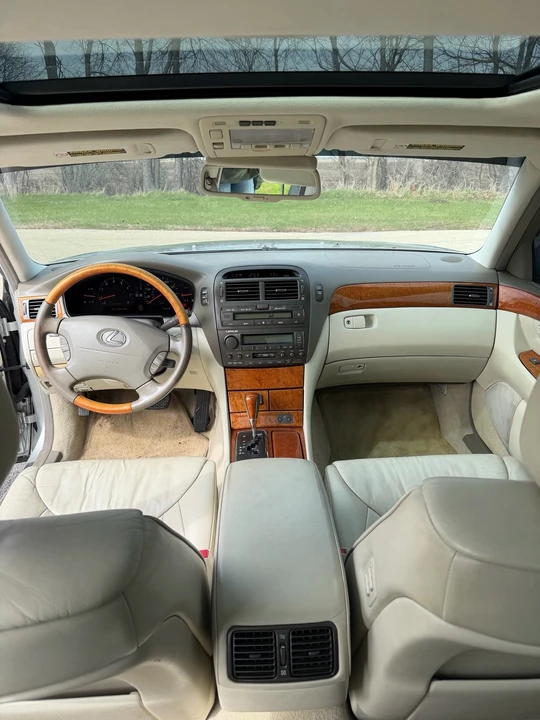2001 Lexus LS 3rd Gen - Image 16 of 20