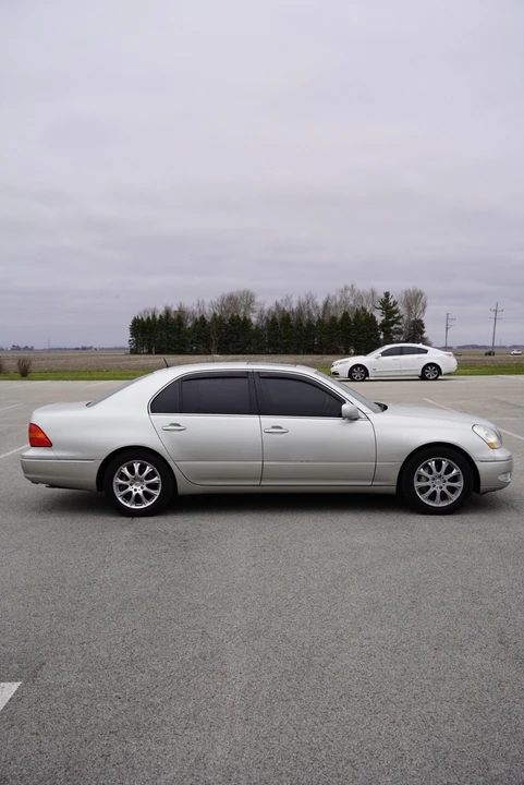 2001 Lexus LS 3rd Gen - Image 7 of 20