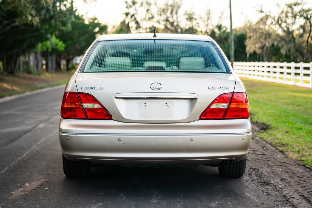 2001 Lexus LS 2nd Gen - Image 19 of 31