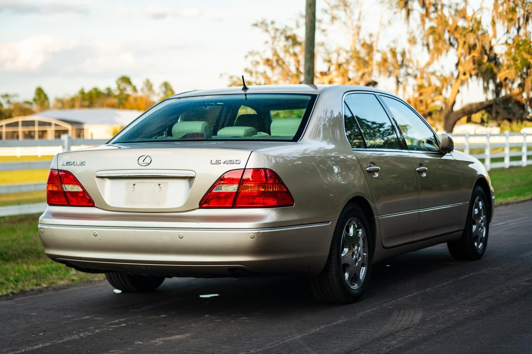 2001 Lexus LS 2nd Gen - Image 22 of 31