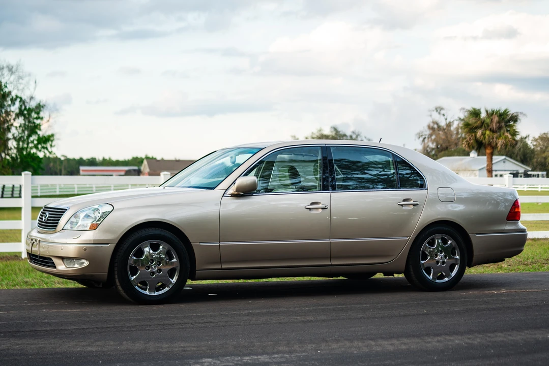 2001 Lexus LS 2nd Gen - Image 11 of 31