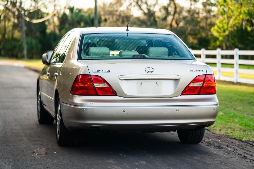2001 Lexus LS 2nd Gen - Image 18 of 31