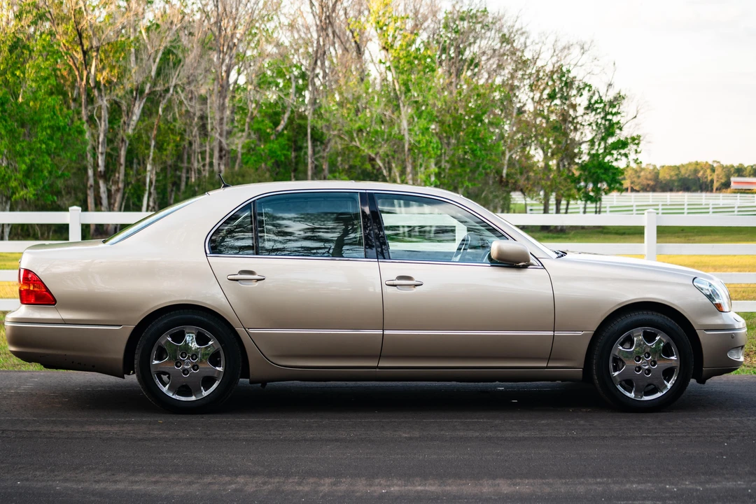 2001 Lexus LS 2nd Gen - Image 3 of 31