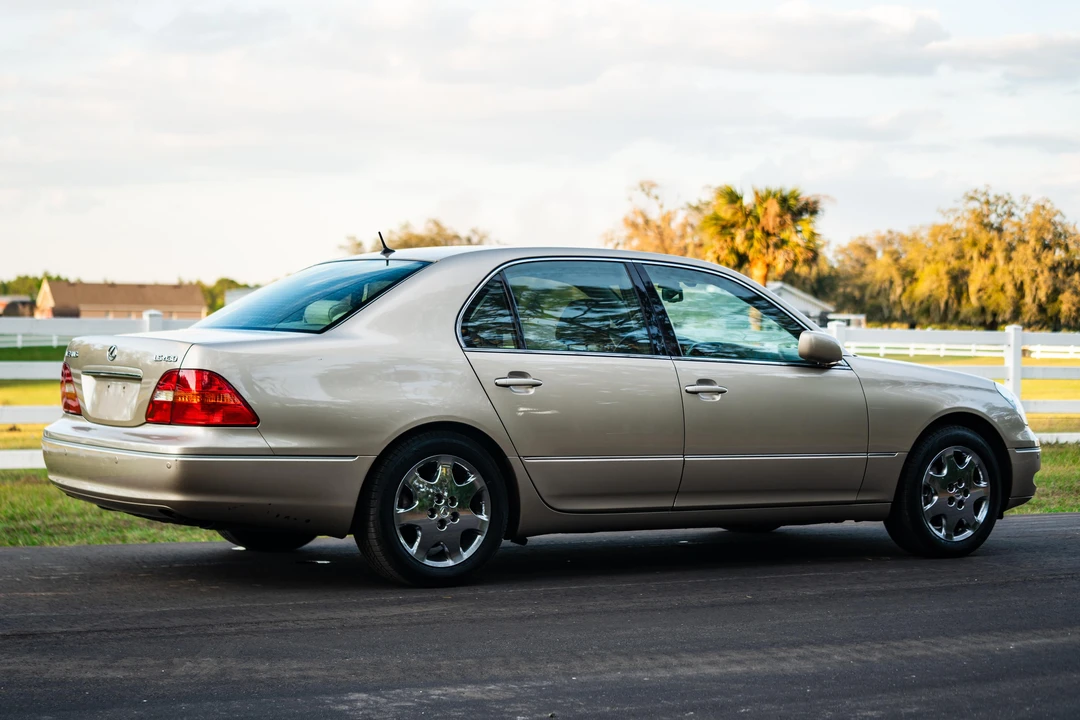 2001 Lexus LS 2nd Gen - Image 23 of 31