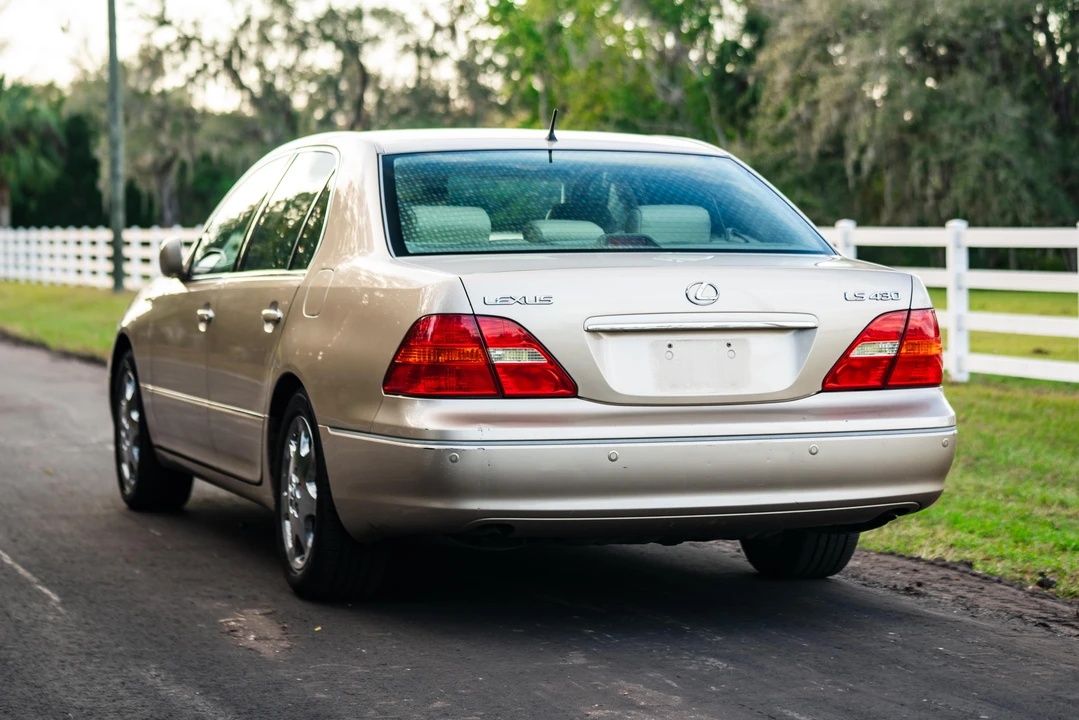 2001 Lexus LS 2nd Gen - Image 17 of 31