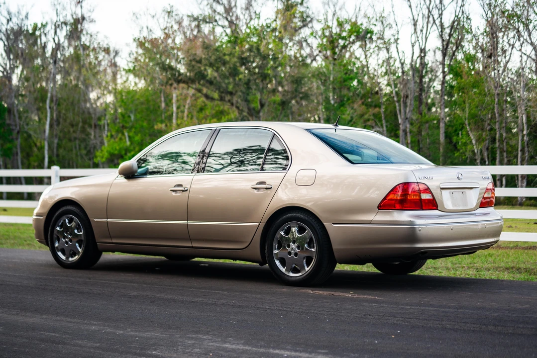 2001 Lexus LS 2nd Gen - Image 14 of 31