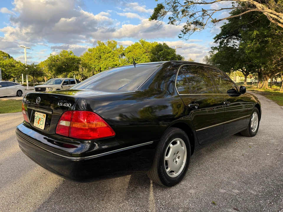 2001 Lexus LS 3rd Gen - Image 13 of 31