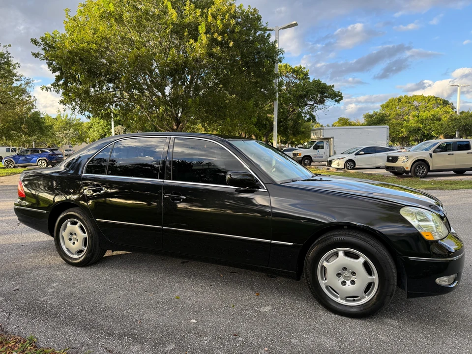 2001 Lexus LS 3rd Gen - Image 15 of 31