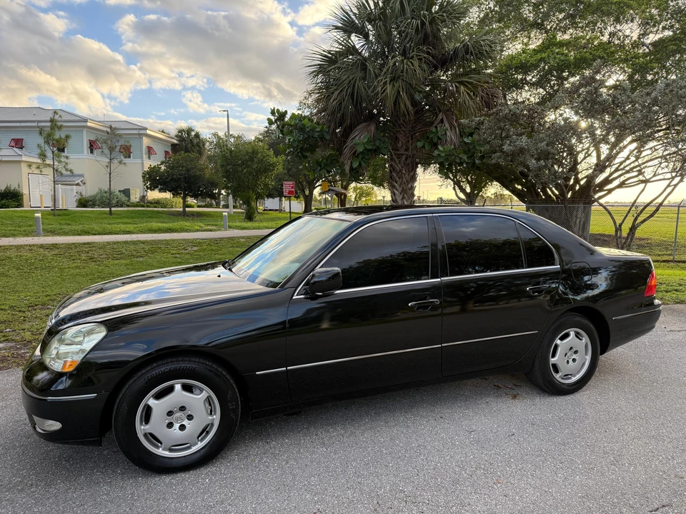 2001 Lexus LS 3rd Gen - Image 8 of 31