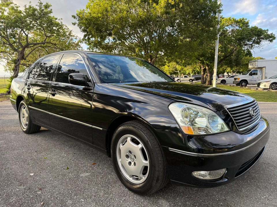 2001 Lexus LS 3rd Gen - Image 16 of 31