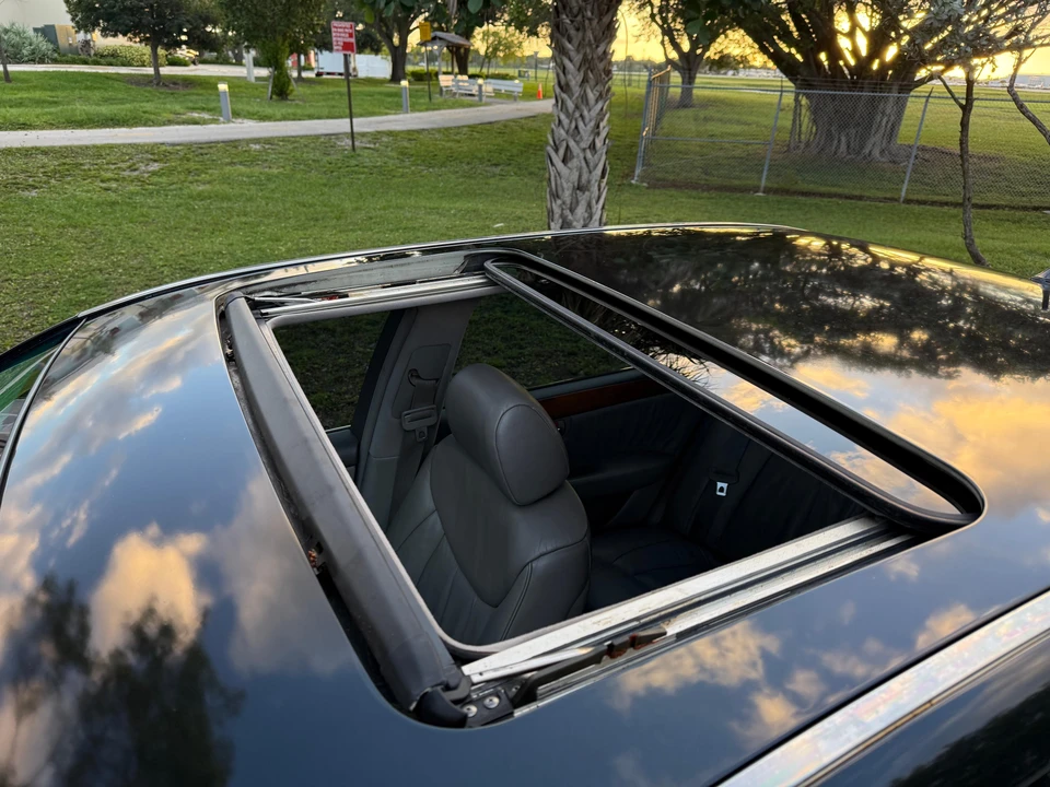2001 Lexus LS 3rd Gen - Image 28 of 31