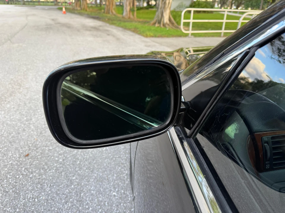 2001 Lexus LS 3rd Gen - Image 22 of 31