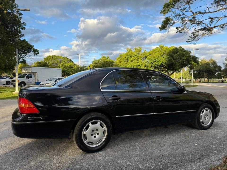 2001 Lexus LS 3rd Gen - Image 14 of 31