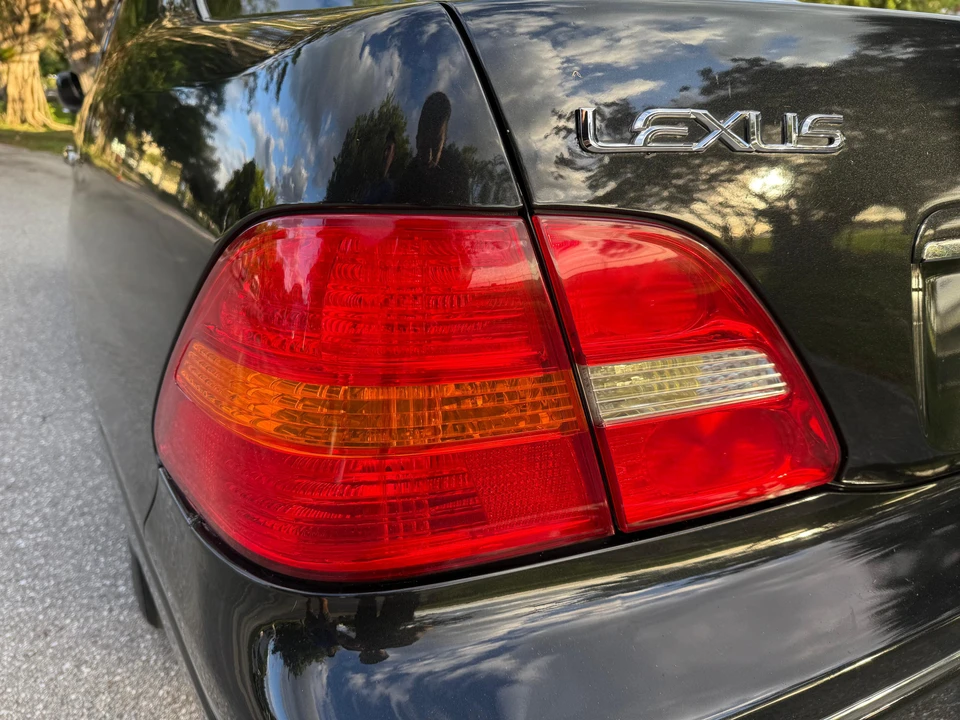 2001 Lexus LS 3rd Gen - Image 23 of 31