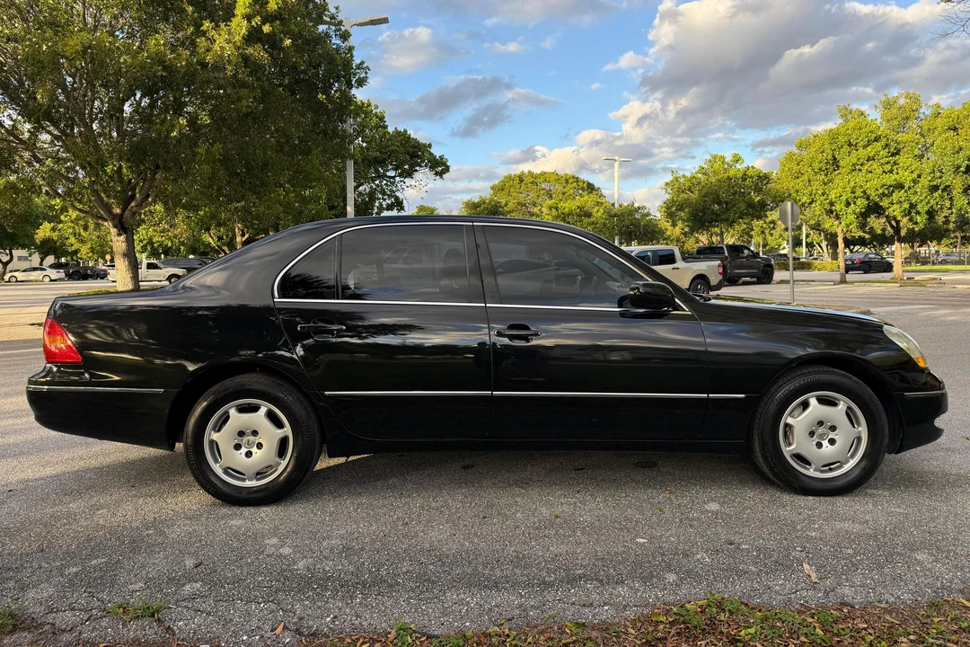 2001 Lexus LS 3rd Gen - Image 3 of 31