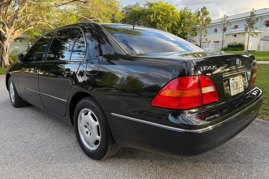 2001 Lexus LS 3rd Gen - Image 4 of 31