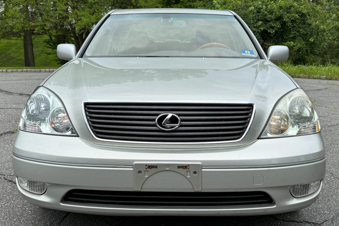2001 Lexus LS 3rd Gen - Image 2 of 31