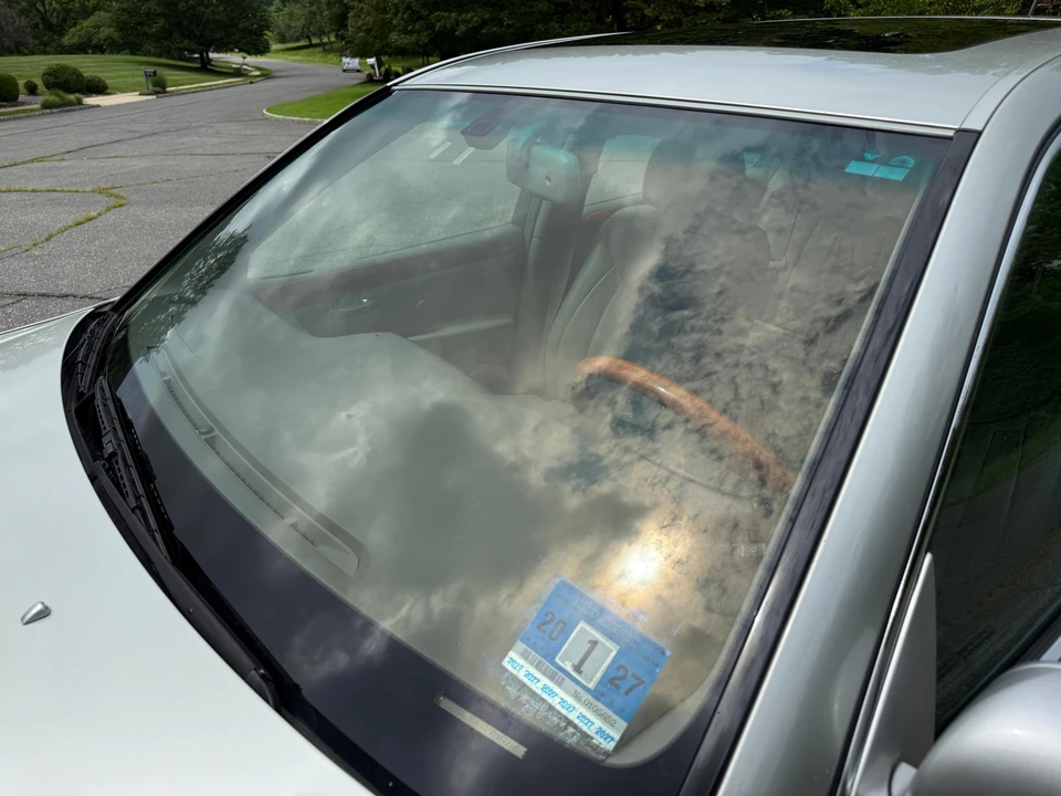 2001 Lexus LS 3rd Gen - Image 16 of 31