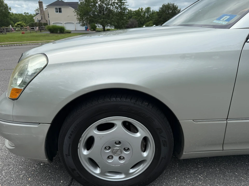 2001 Lexus LS 3rd Gen - Image 15 of 31