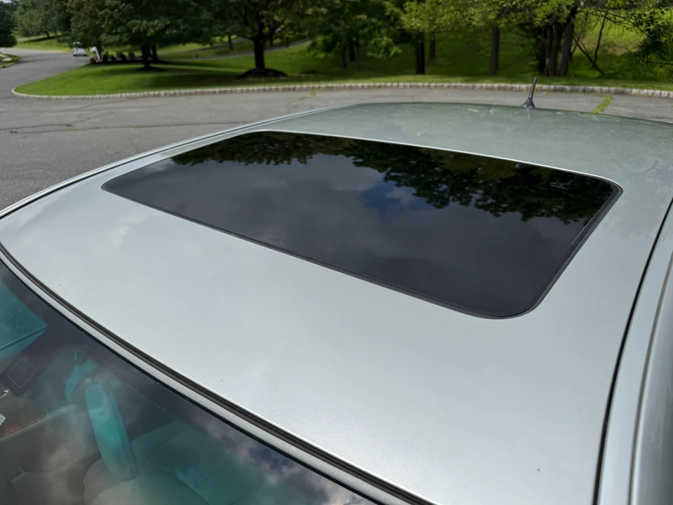 2001 Lexus LS 3rd Gen - Image 18 of 31