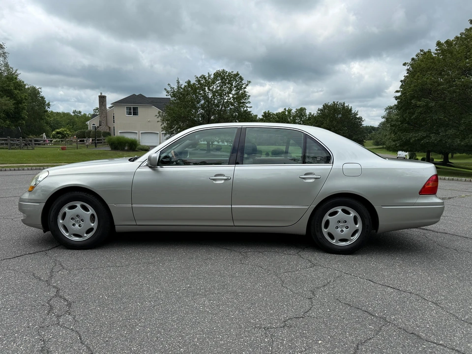 2001 Lexus LS 3rd Gen - Image 7 of 31