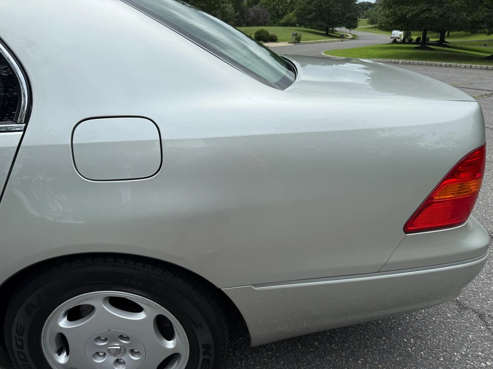 2001 Lexus LS 3rd Gen - Image 26 of 31