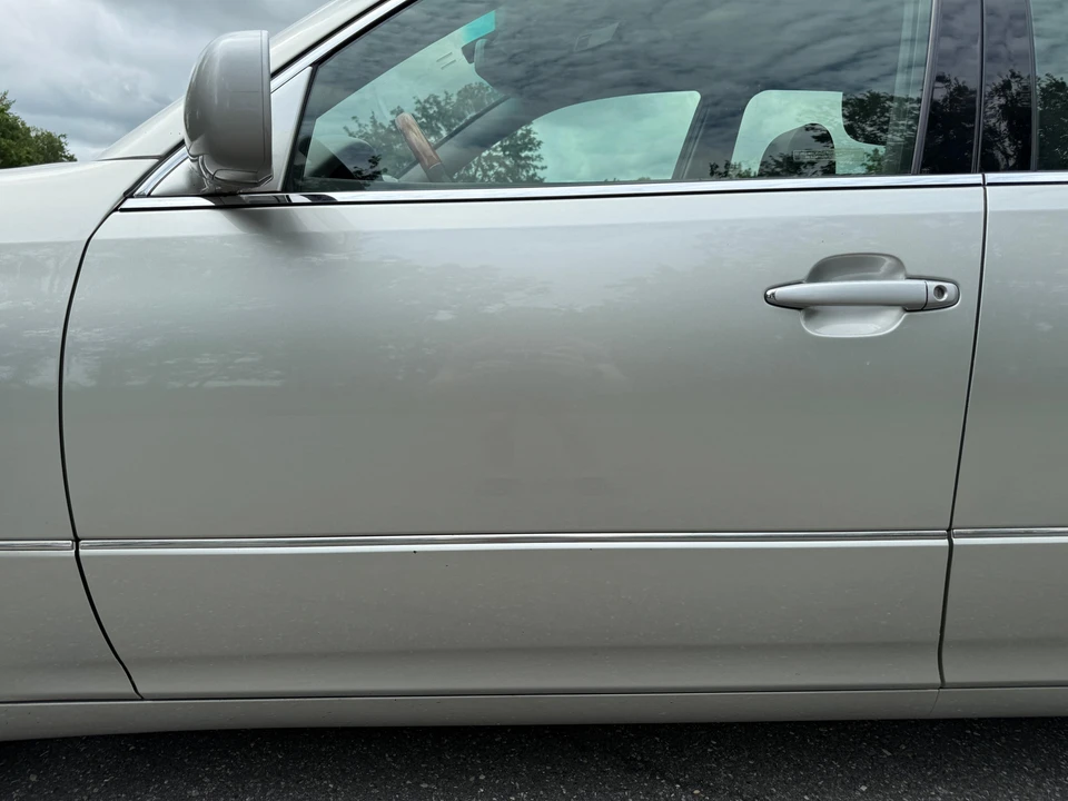 2001 Lexus LS 3rd Gen - Image 19 of 31