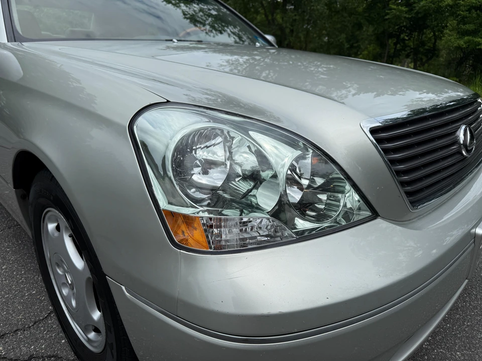 2001 Lexus LS 3rd Gen - Image 9 of 31