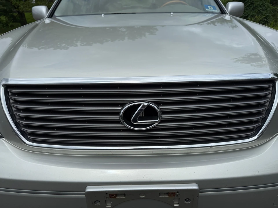 2001 Lexus LS 3rd Gen - Image 11 of 31