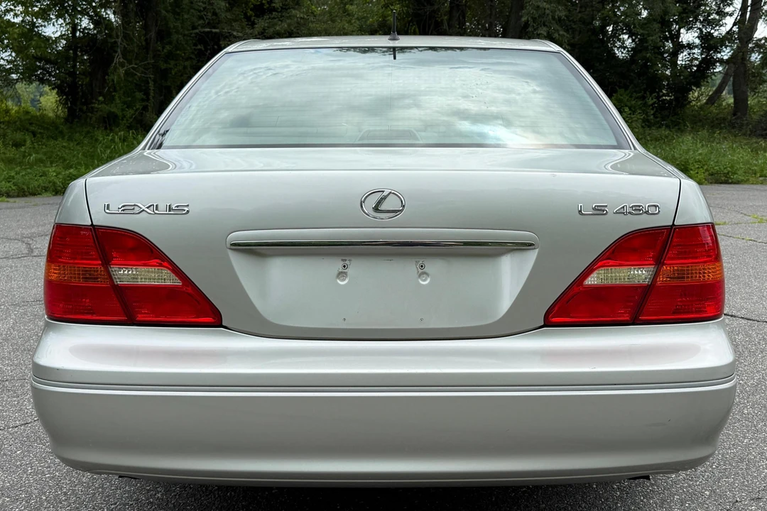 2001 Lexus LS 3rd Gen - Image 5 of 31