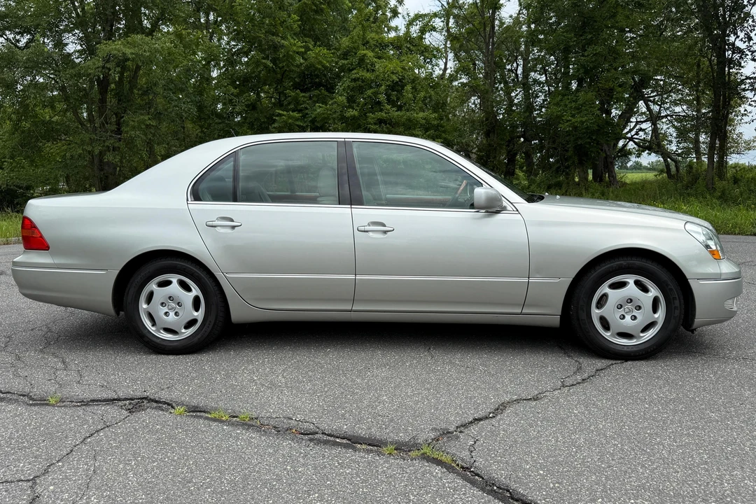 2001 Lexus LS 3rd Gen - Image 3 of 31