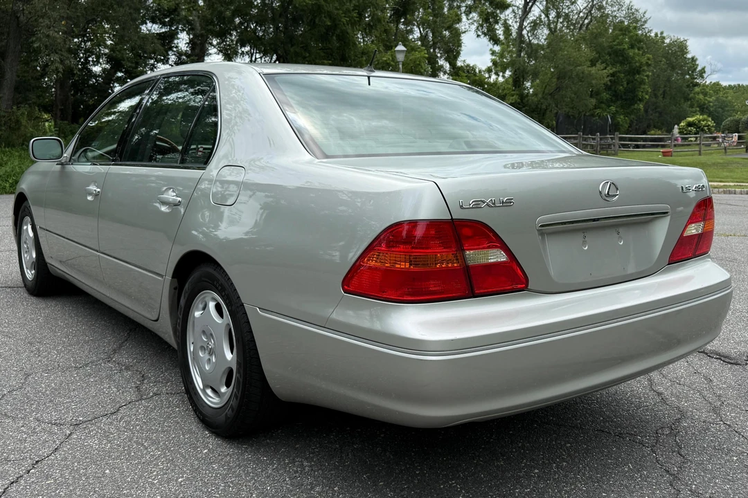 2001 Lexus LS 3rd Gen - Image 4 of 31