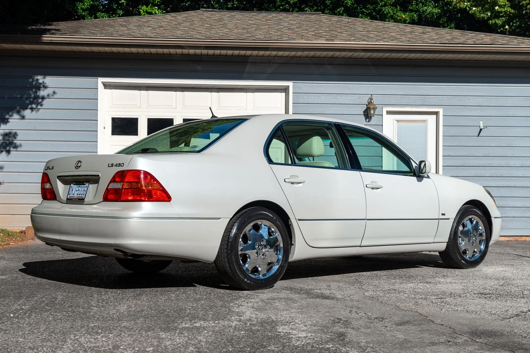 2001 Lexus LS 3rd Gen - Image 9 of 31