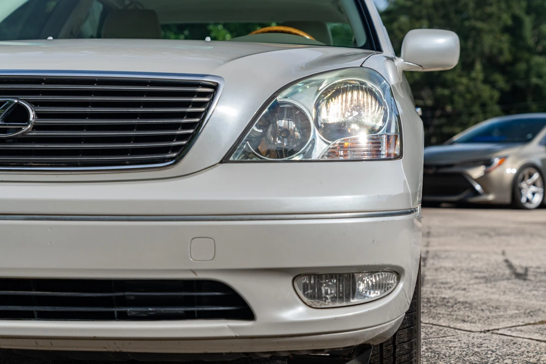 2001 Lexus LS 3rd Gen - Image 13 of 31
