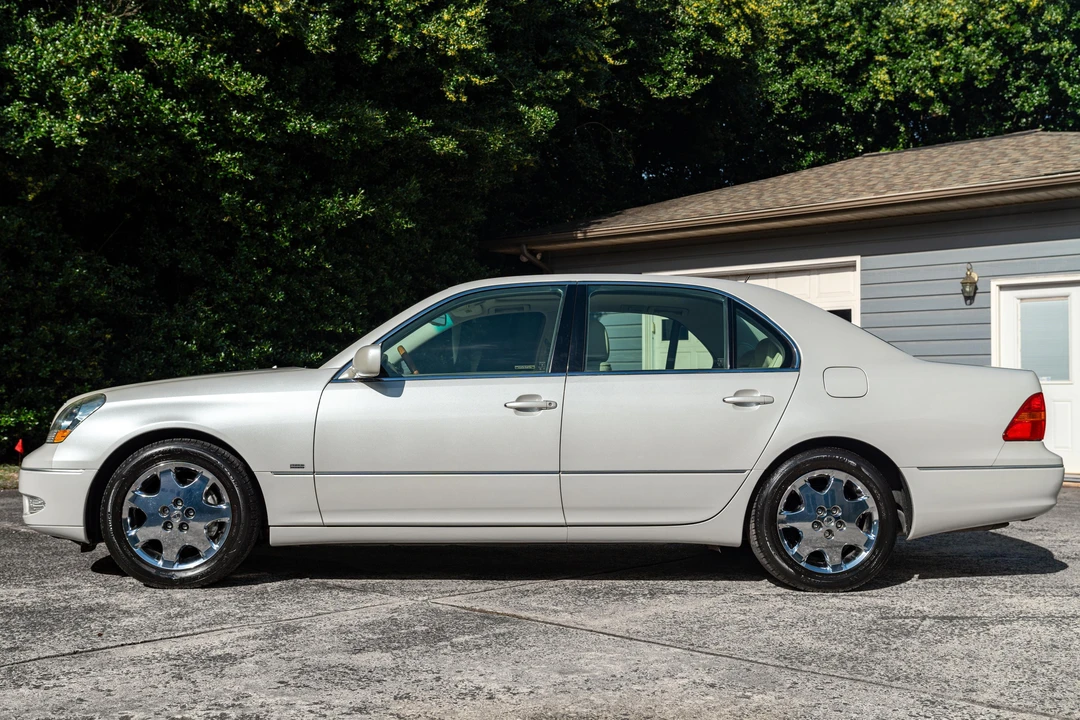 2001 Lexus LS 3rd Gen - Image 3 of 31