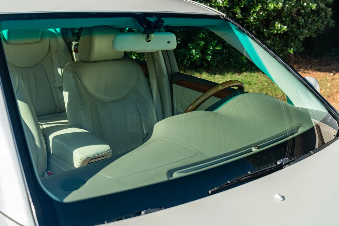 2001 Lexus LS 3rd Gen - Image 24 of 31
