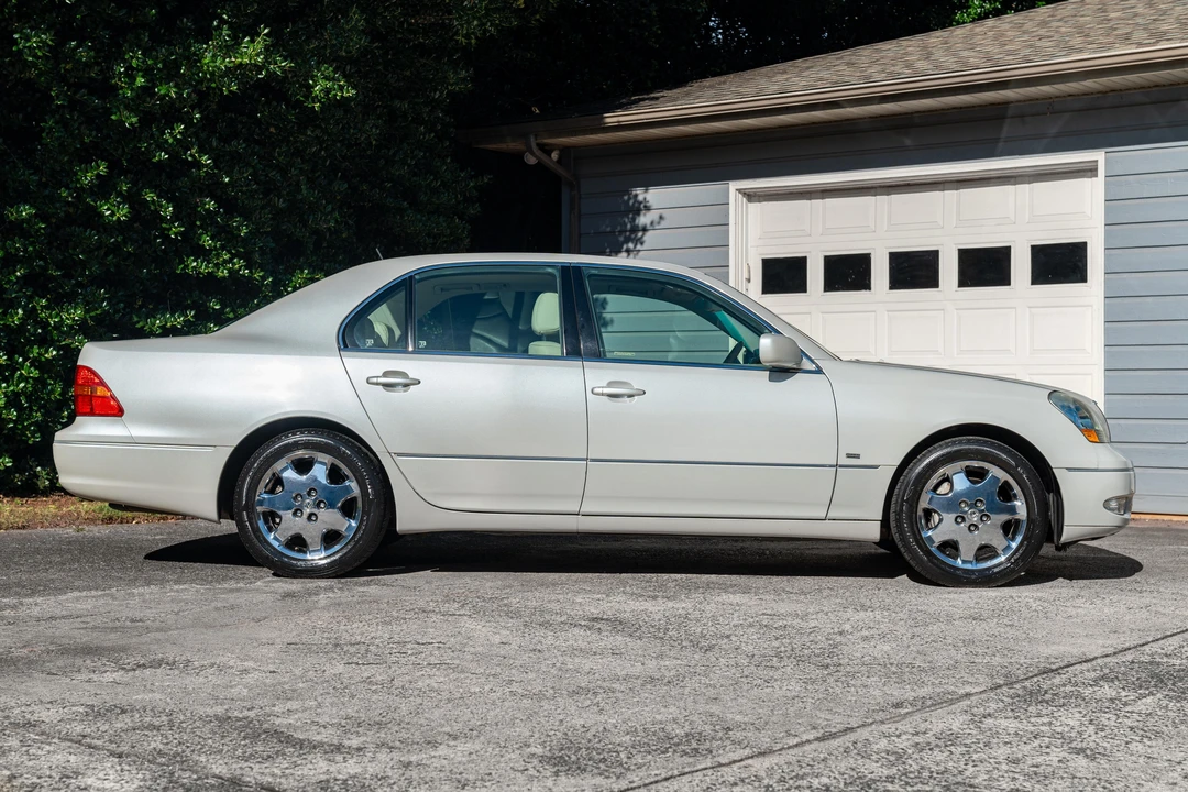 2001 Lexus LS 3rd Gen - Image 10 of 31
