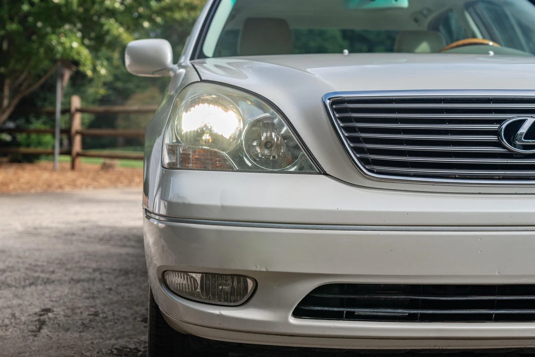 2001 Lexus LS 3rd Gen - Image 11 of 31