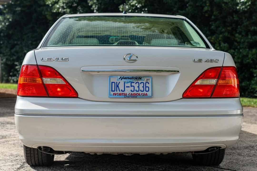 2001 Lexus LS 3rd Gen - Image 5 of 31
