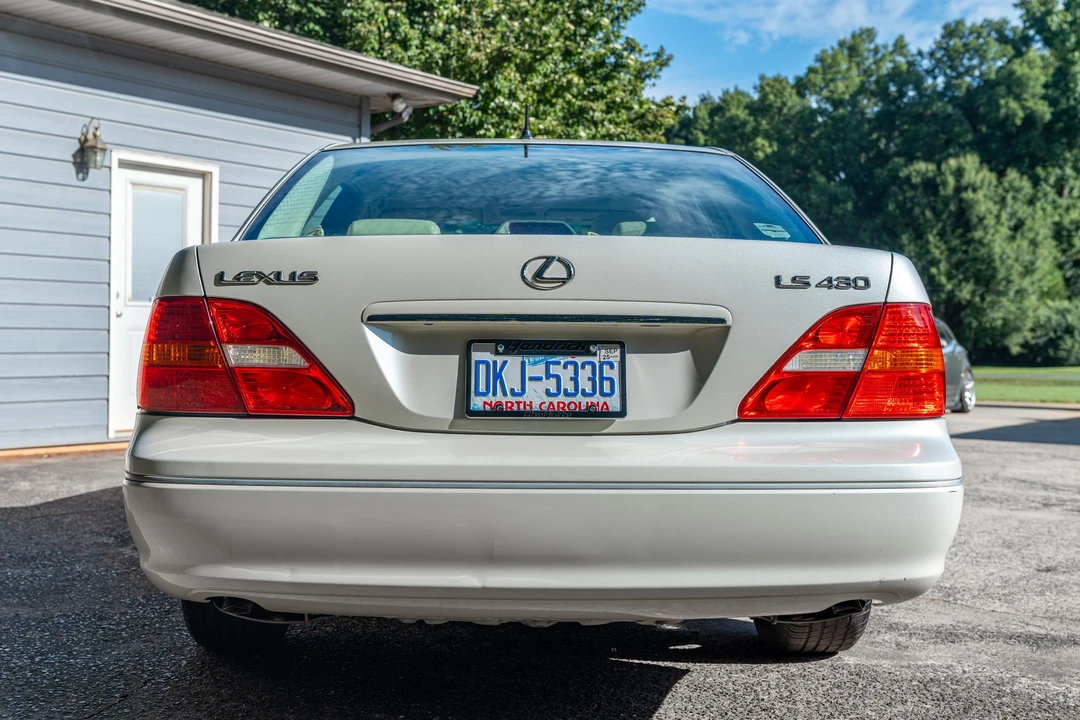 2001 Lexus LS 3rd Gen - Image 8 of 31