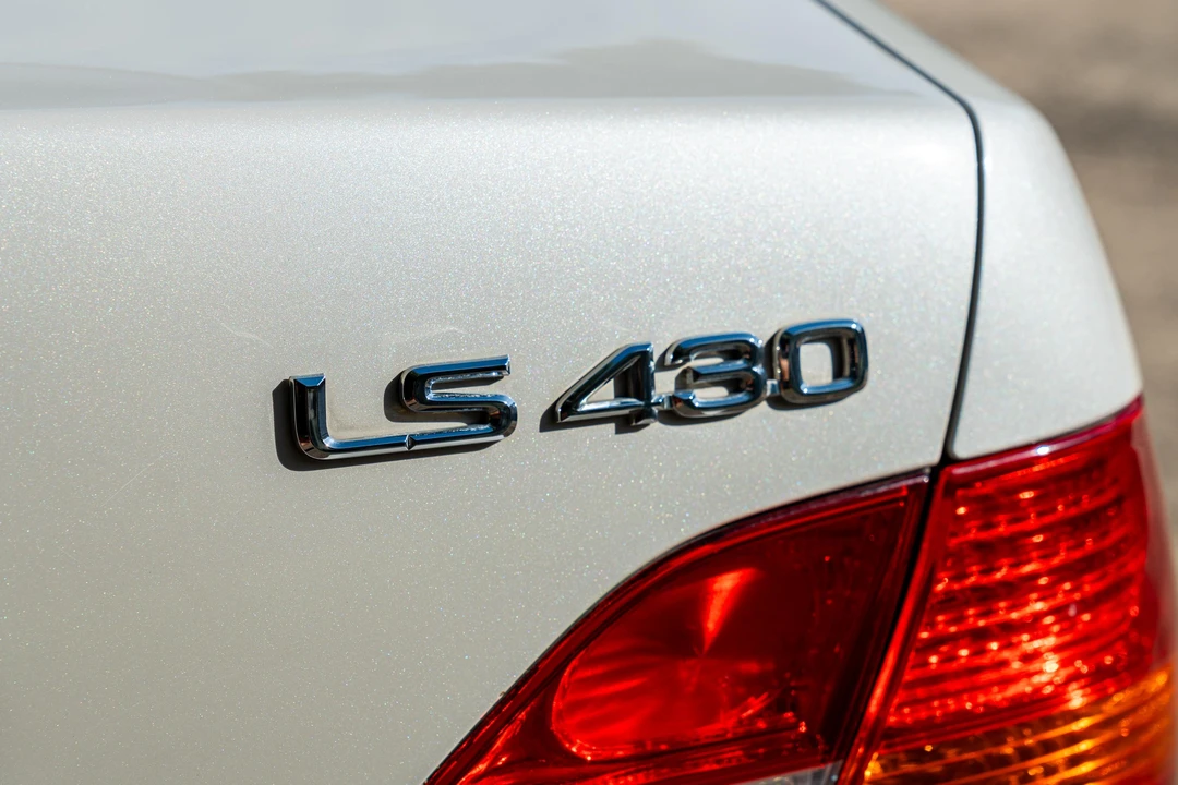 2001 Lexus LS 3rd Gen - Image 18 of 31