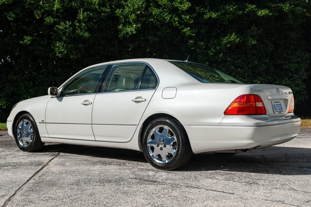 2001 Lexus LS 3rd Gen - Image 4 of 31