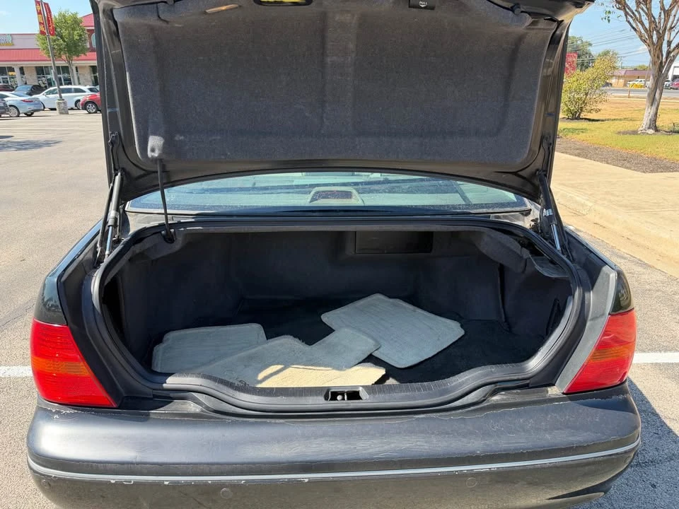 2001 Lexus LS 3rd Gen - Image 13 of 14